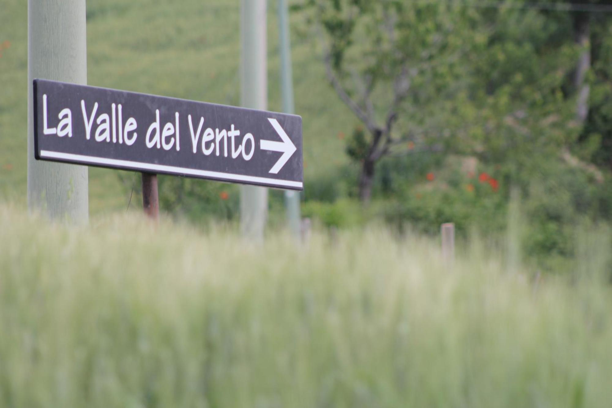 Agriturismo La Valle Del Vento ウルビーノ エクステリア 写真
