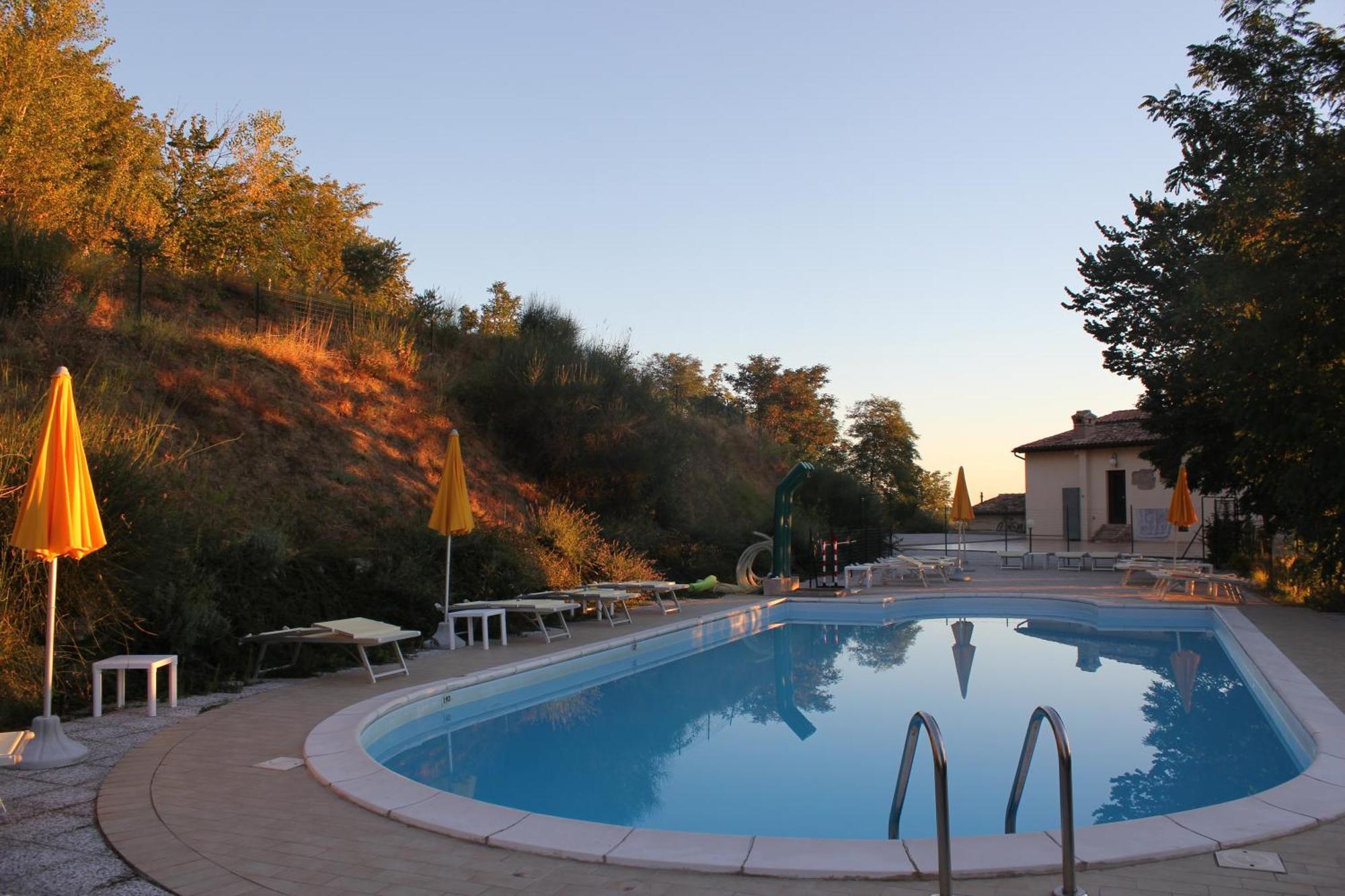 Agriturismo La Valle Del Vento ウルビーノ エクステリア 写真