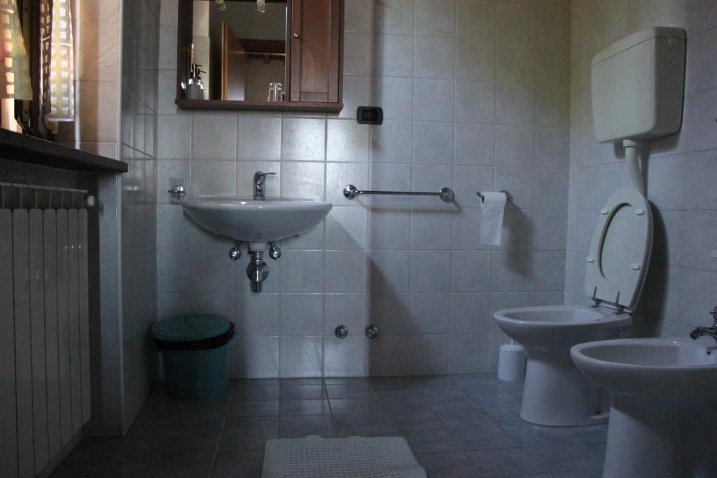 Agriturismo La Valle Del Vento ウルビーノ 部屋 写真
